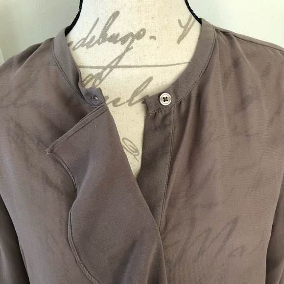 Classic Ellen Tracey Beige Blouse Size S - Picture 3 of 8
